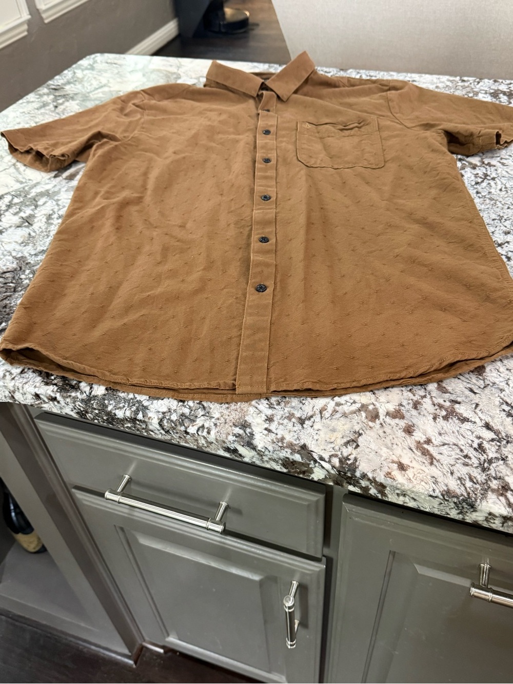 Volcom Men’s XL Brown Tan Short Sleeve Button Up Shirt Casual